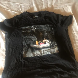 Kortärmad tröja med musse pig tryck på  - Inte använd på länge och stryks såklart vid köp