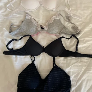 Bh-ar  - Jag säljer alla dessa bh-ar tillsammans för 75kr ink frakt! På bilderna kan ni se storlekarna på dom! Skriv om ni har frågor!😀