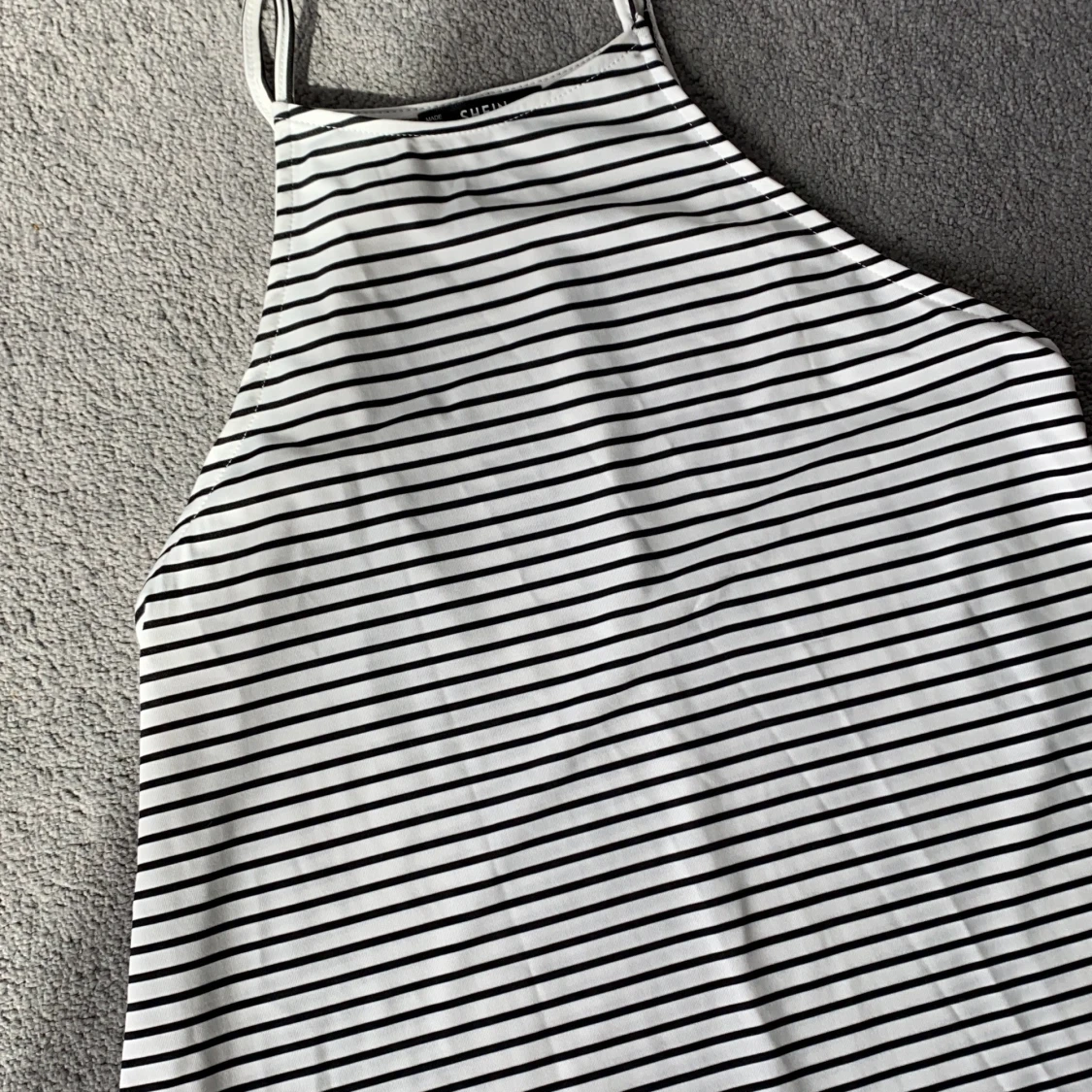 Vit klänning med svarta ränder stl S - 90