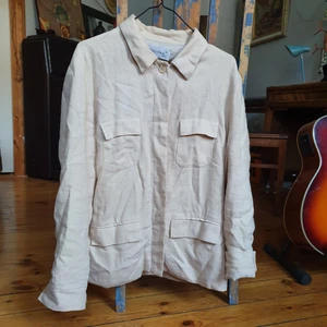 vintage linne-kavaj - fantastisk kavaj med mjuk, lätt fodring å beige linnetyg på utsidan! ursäkta att den e lite skrynklig🌼