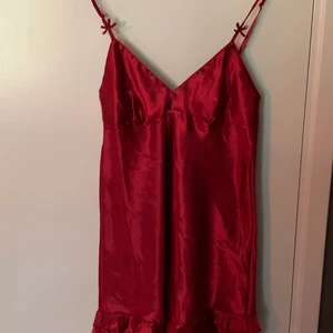 Nightwear - Röd klänning som egentligen är nightwear men jag tycker den kan vara cool att använda annars också! 