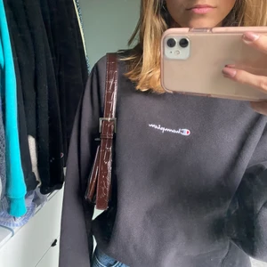 Champion tröja - Säljer nu min älskade champion tröja då den tyvärr inte kommer till användning längre. Inte alls nopprig och i jättebra skick. Hör av dig om du har fler frågor🥰