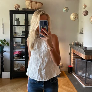 Blus från zara - Super fin halterneck topp från zara med en as snygg knytning där bak’