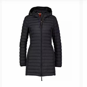 Parajumper irene  - Superfin Parajumper jacka i modellen Irene. Som jag köpte för 2 månader sedan för 3 800kr men med tiden tyckte inte det var min stil och kände mig inte bekväm, så jag ska sälja den. Den är i stl 36-38. ❤ Priset kan diskutera vid snabb affär