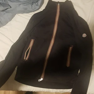 Moncler kofta - I bra skick. inga hål