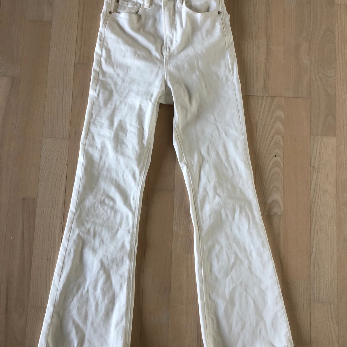 Vita jeans cropped flare, knappt använda