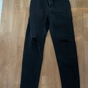 SHEIN jeans i st XXS  - Säljer dessa snygga jeans i st XXS. Helt oanvända men är för stora och jag är 163. Stora i storleken. 