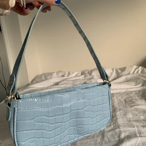 Blå väska - En blå jätte fin handväska, rymmer jätte mycket! Nästan oanvänd! 💙