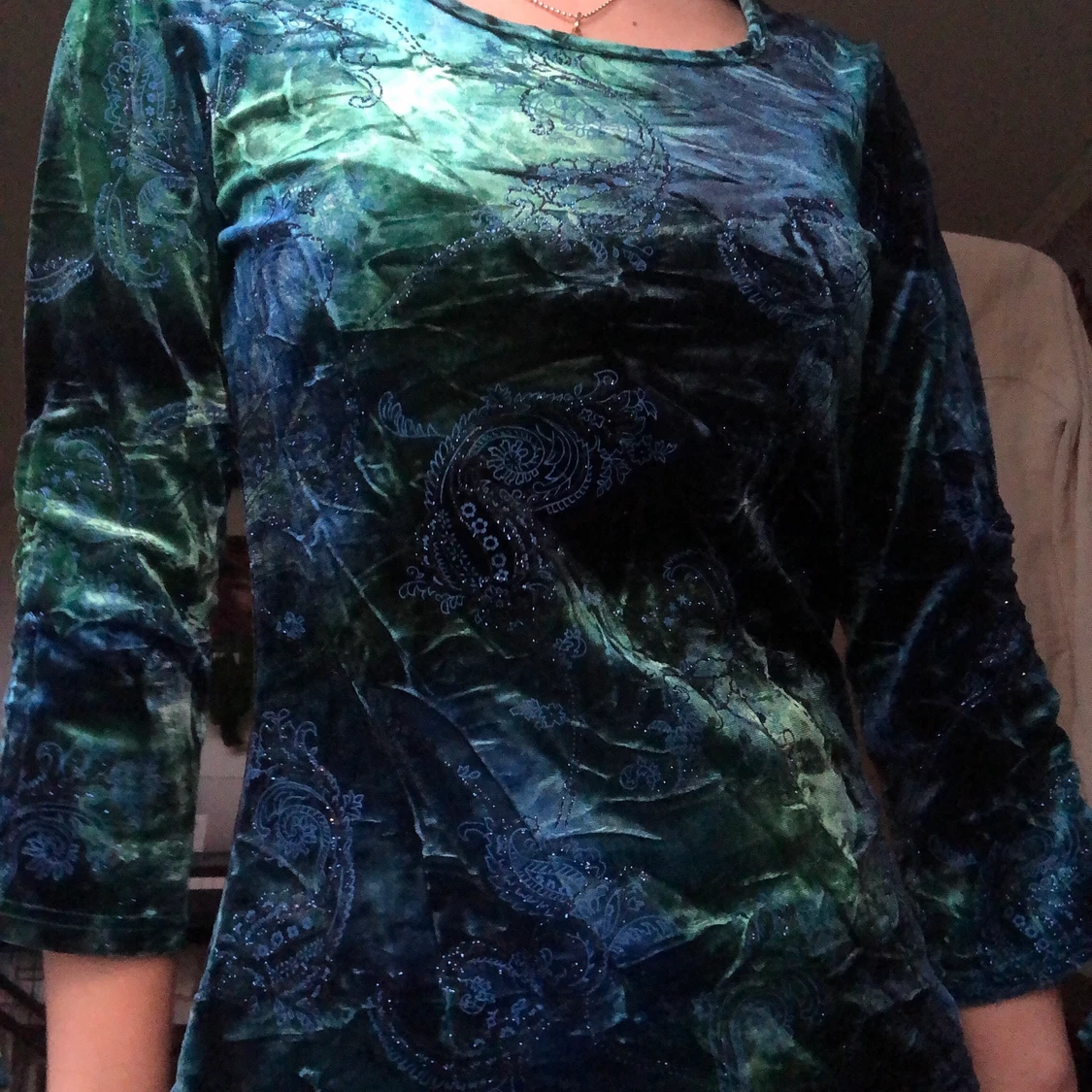 Långärmad sammet tröja coola detaljer