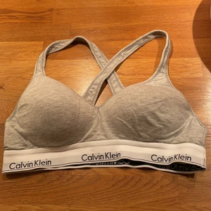 Calvin Klein bh  - Bh från Calvin Klein, inga defekter nästan helt ny, ordinarie pris 499kr, jag säljer den för 199kr