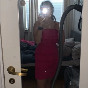 En rosa klänningar  - Aldrig använt 