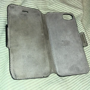 Ideal of sweden skal - Säljer detta ideal of sweden skal för 150 kr för att jag inte kan använda det längre💓 Det är ganska oanvänt och du kan också förvara din kort i den✨