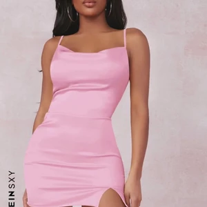 Klänning  - Helt oanvänd! Storlek L men passar även M! 📦 Gratis frakt!