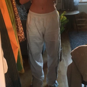  90 NIKE Jobbing byxor ❤️ - inte används ! Nike byxor med skön insida och fina detalier ❤️