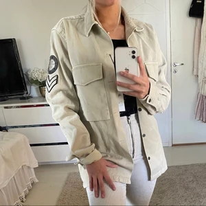 Jacka  - Jeansjacka från zara med prislapp kvar, aldrig använd. 
