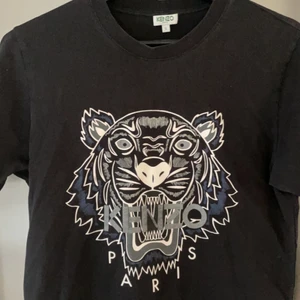 Kenzo t-shirt - Sparsamt använd , köptes för 1200kr, självklart äkta