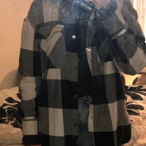 Gina tricot jacka  - Jag säljer en jacka från Gina tricot. 