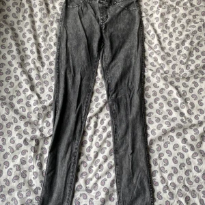 Gråa jeans  - Bra skick