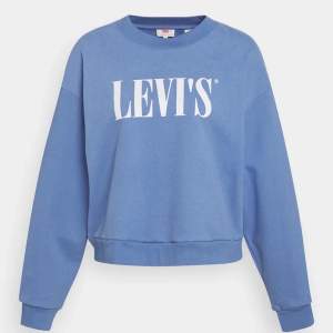 Säljer nu denna fina Levis sweatshirt då den inte kommer till användning hos mig, kom privat för mer och bättre bilder🤍🤍👍🏼