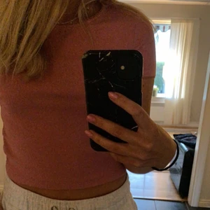 Rosa topp  - Gammalrosa topp från hm storlek M, aldrig använd. Superfin! Passar även S
