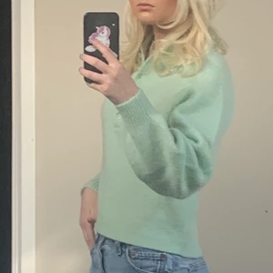 Stickad tröja - Superfin stickad tröja från &other stories. Det är en storlek S men skulle snarare säga att den passar en XS. Den har en jättefin pastell grön färg. Säljer pga den är för liten för mig. 