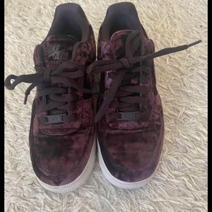 Nike airforce lila  - Knappt använda lila airforce i storlek 38. En intressekoll