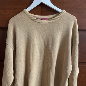 Beige stickad tröja - Fin beige stickad tröja från Gudrun Sjödén i storlek M! 🌸  Sitter bra även på på L och XL men då lite tajtare✨ Köparen står för frakt 😊