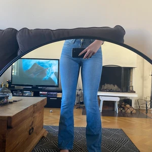 Lee jeans - Jag säljer nu mina bootcat lee jeans i storlek W28 L 33, de är i mycket bra skick knappt använda .