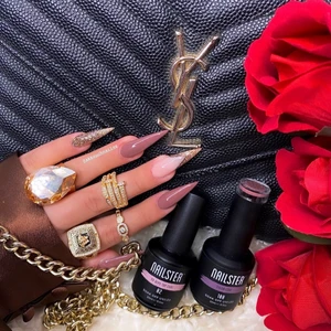 Press on nails - Press on nails som kommer med 24 olika storlekar 