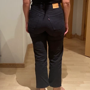 Levis jeans - Säljer dessa ribcage jeans från Levis i svart och (blå titta andra inlägg) det är i jätte fint skick men kommer tyvärr inte till användning längre!😫