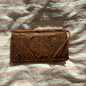 Väska - Välanvänd väska! Möts på söder annars står köparen för frakt på 62kr 💕