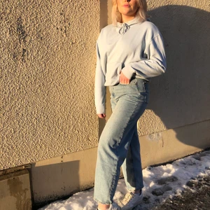 Hoodie - Ljusblå hoodie från Weekday, supersnygg!! Storlek S med oversize känsla att. 120kr  + frakt🤍