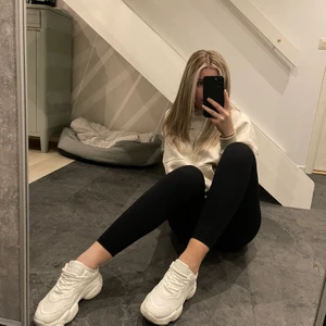 Sneakers från ASOS  - Fräscha vita sneakers, använda vid ett tillfälle