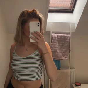 linne  - säljer detta linne eftersom de inte kommer till användning ❤️ köp för 50 kr i stolek s 