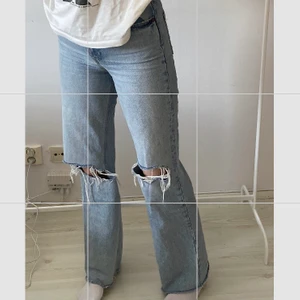 Zara jeans - Trendiga zara jeans, storlek 34, jåtte fin passform och passa lite mer längre tjejer.
