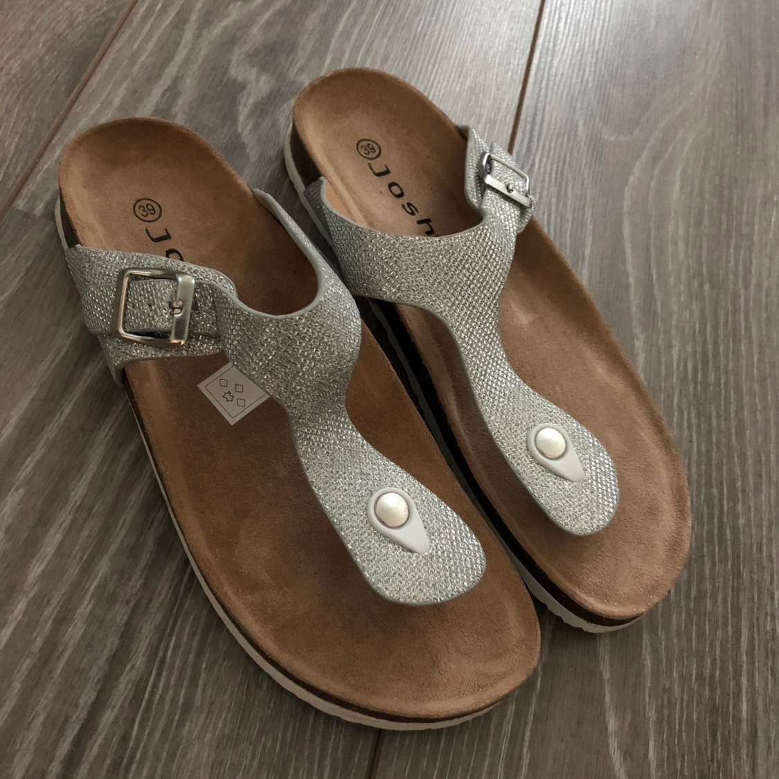 Glittriga sandaler NYA