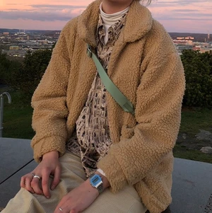 I. AM.GIA Teddy jacka - Mysig oversized Teddy jacka från I AM GIA, finns inte längre att köpa där. Storlek M