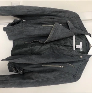 Vårjacka - Vårjacka från NAKD i grön mockaimitation.