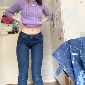 Jeans - Jättesnygga jeans som sitter längre ner på midjan och ger en väldigt snygg figur, sitter perfekt på kroppen