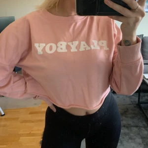Playboy crop top - Playboy tröja från missguided nypris 375kr