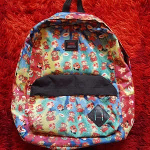 Vans ryggsäck med nintendomönster - Begagnad ryggsäck av märket Vans. Använd som skolryggsäck men är fortfarande hel och ren! 
