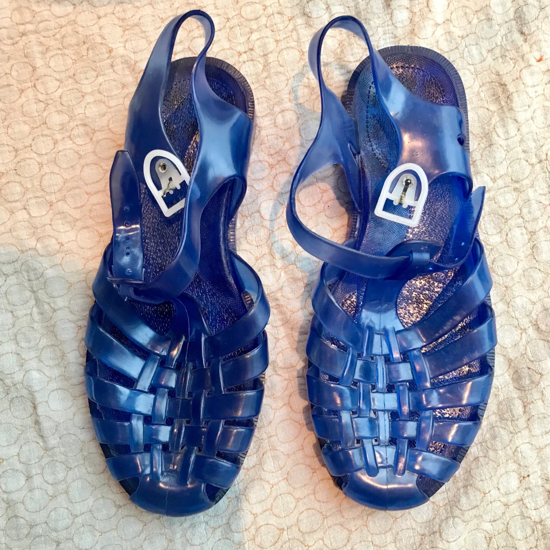 Roliga badskor sandaler i blå plast strl 39