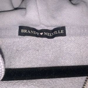Blå brandy tröja - hej! Säljer denna blås oversized brandy melville tröja som jag alddrig har använt.