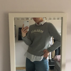 Morris Lady - sweatshirt  - Superfin grå sweatshirt från Morris Lady. Den är i fint skick och är sparsamt använd. Storlek L. Köparen står för frakten. Pris kan diskuteras vid snabb affär.💕