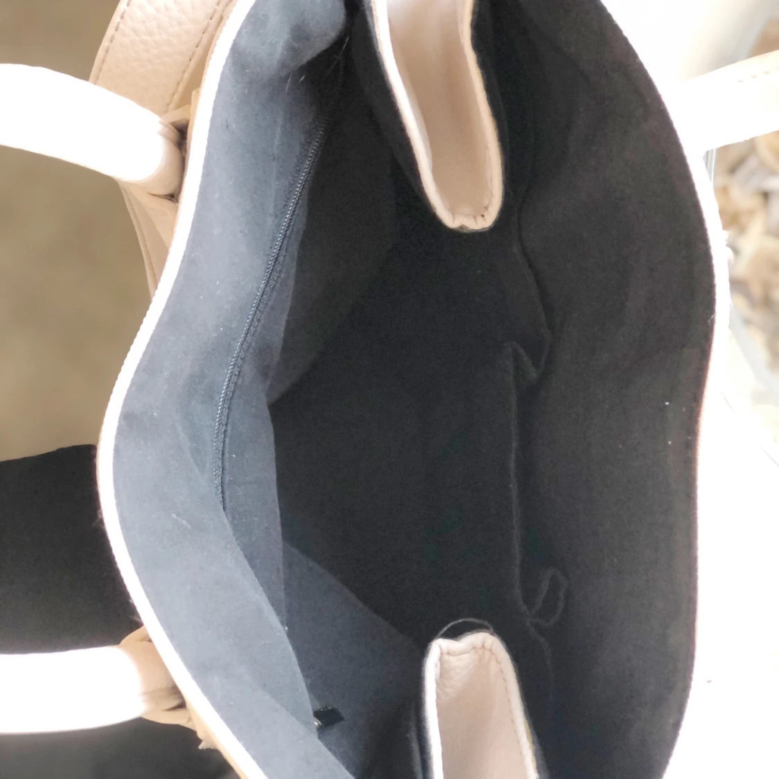 krämvit väska  - 90