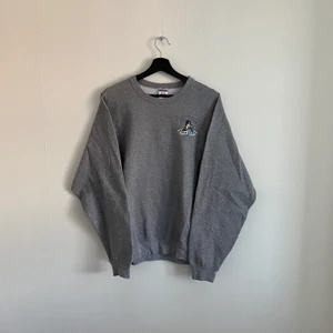 Vintage Sweatshirt - Vintage Sweatshirt ”OYSTER FESTIVAL MARYLAND” den är i mycket bra skick och i storlek L, hänvisa till modellen som är 180cm