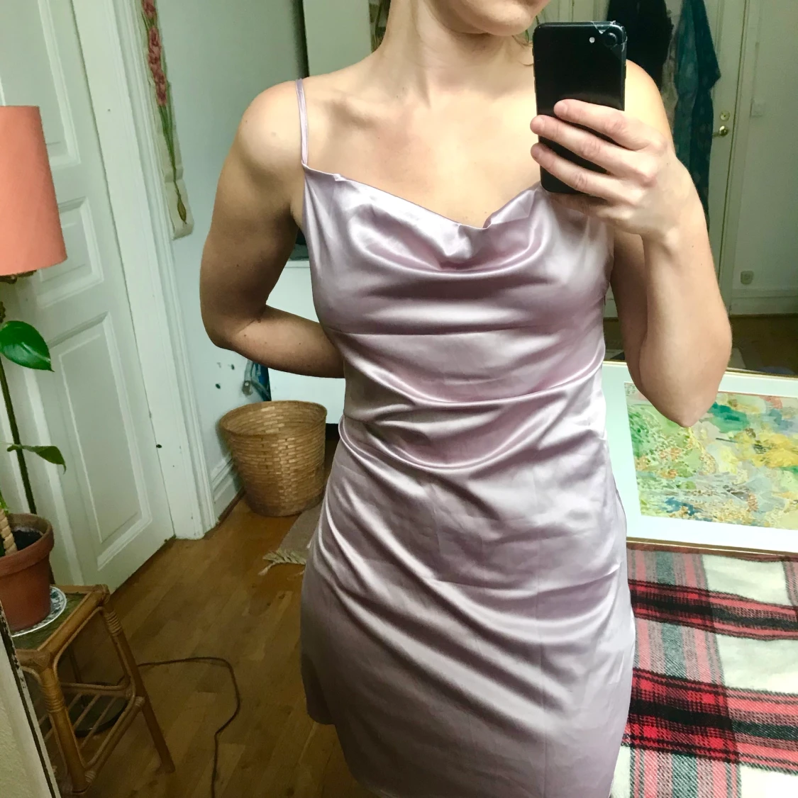 Klänning i rosa/ljuslila satin