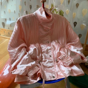 Satin jacka  - Ljusrosa satinjacka vintage, superfin och speciell. 