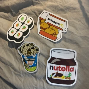 Sticker - Egna gjorda stickers/klistermärke 🌸 mat tema. Alla för 20kr eller en för 10kr🌸 skriv vid frågor eller fler bilder!3kr frakt