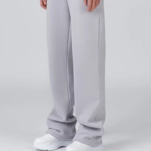 Söker dessa LXA sweatpants  - Hej! Söker dessa lxa sweatpants i lightgrey i S eller M. Hör av dig om du har ett par du kan tänka dig sälja!